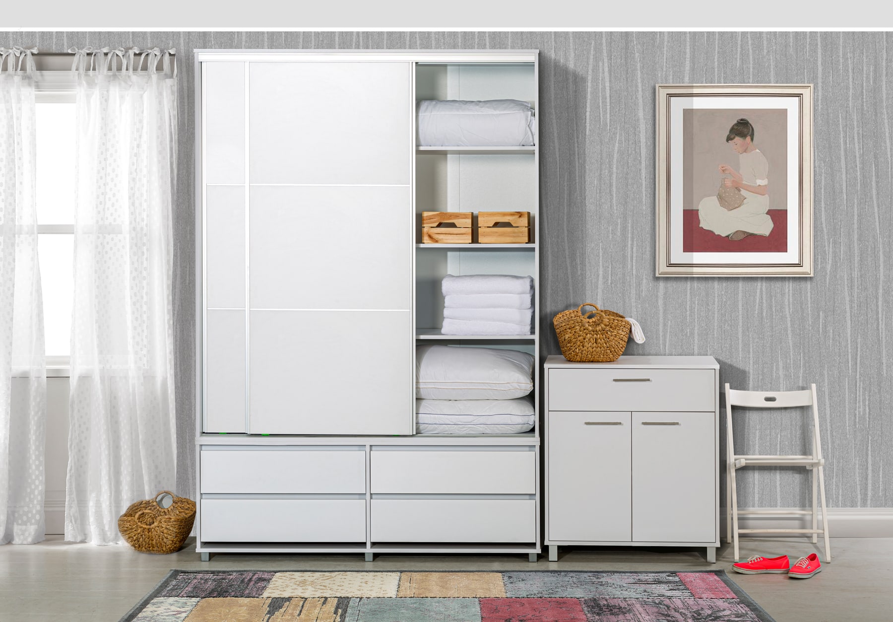 ארון ושידה בחדר